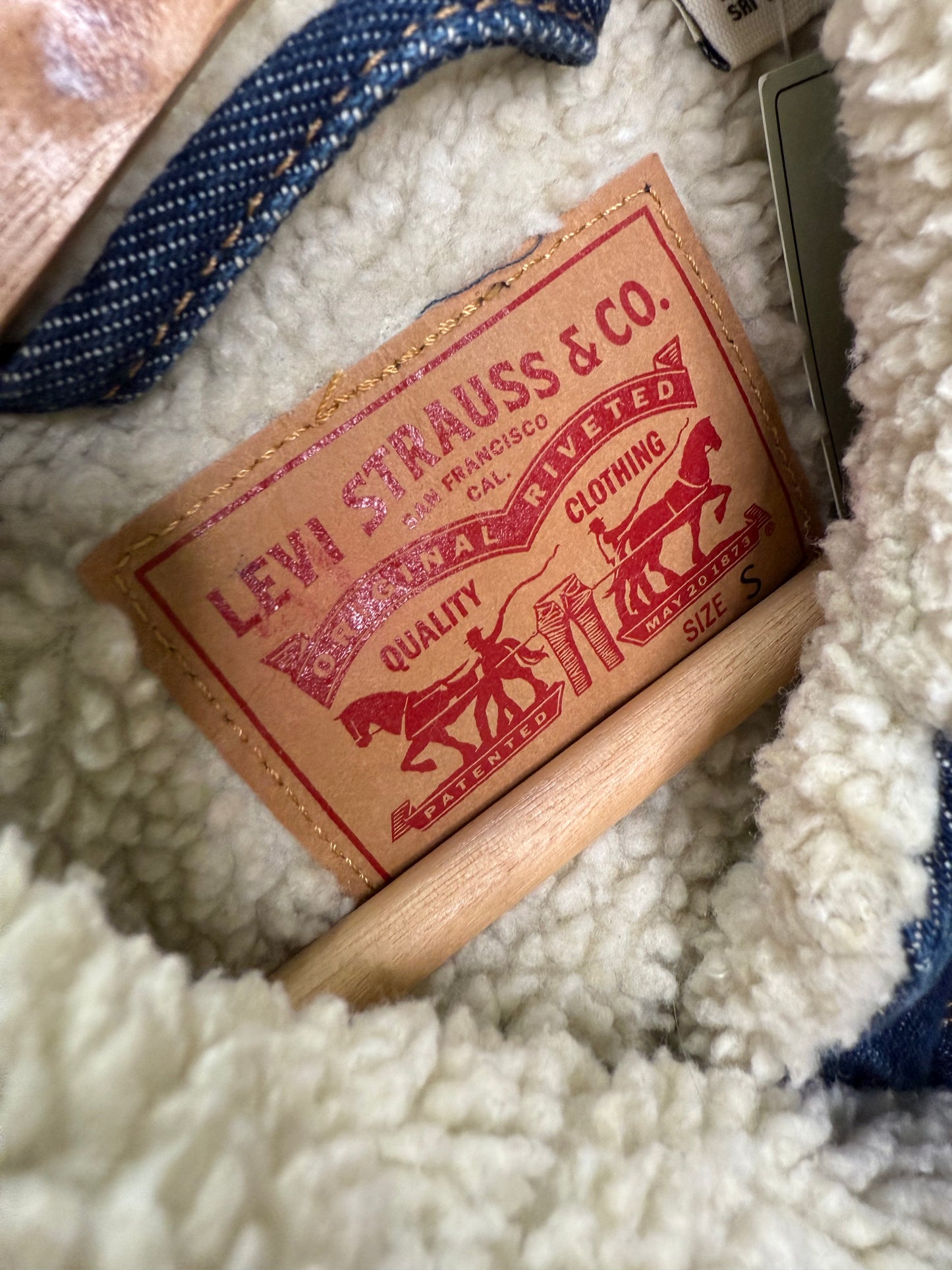 Levi’s Sherpa Trucker Jacket (S)