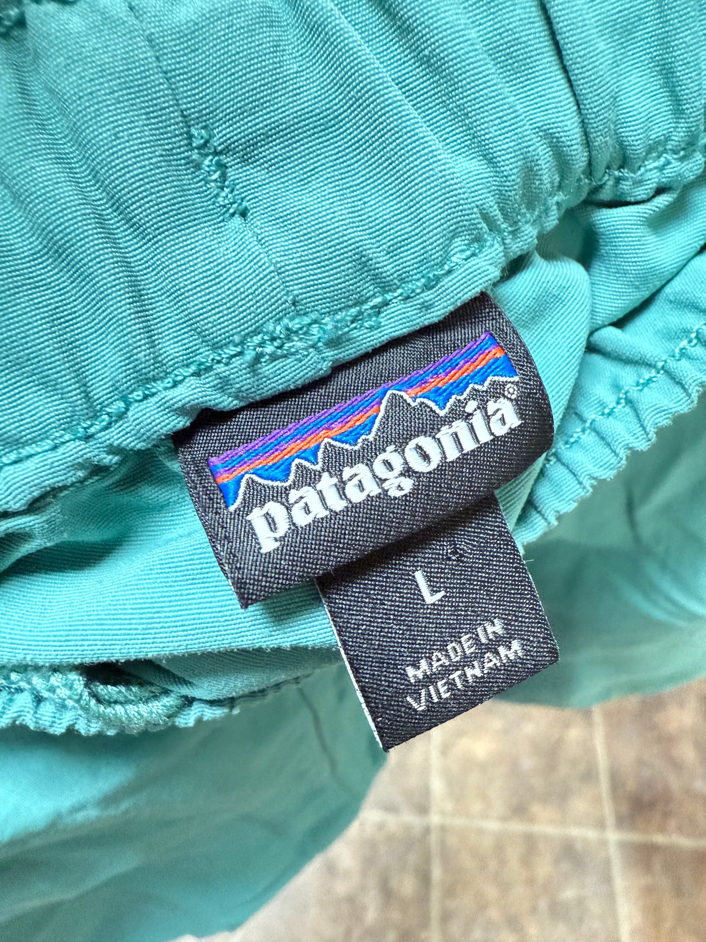 Patagonia Barely Baggies MR Short 2.5” (L)