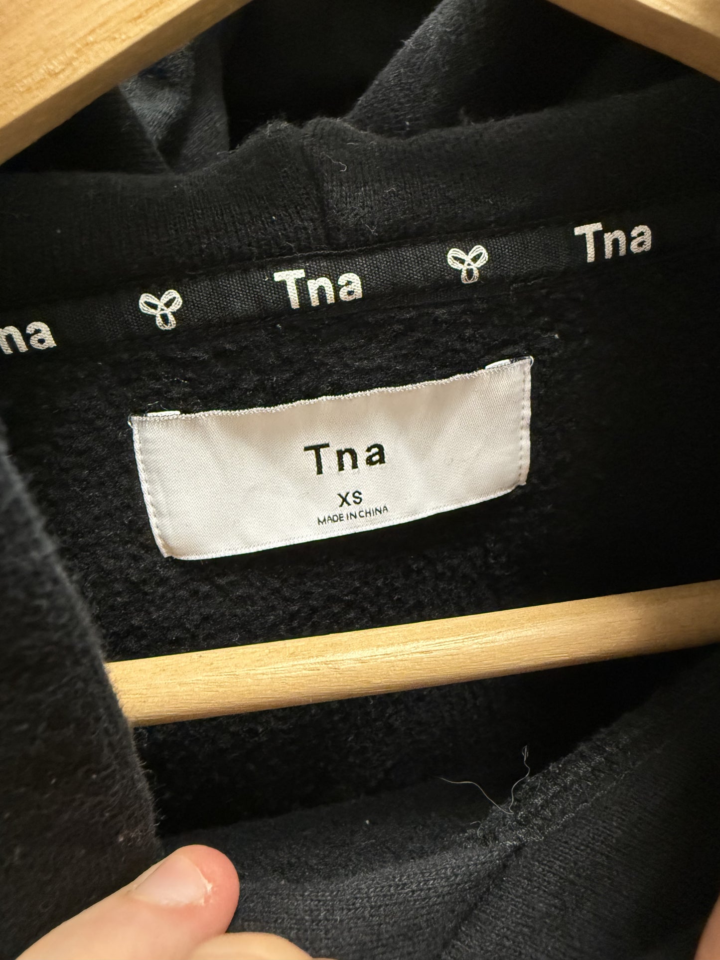 Aritzia TNA Cropped Hoodie (XS)