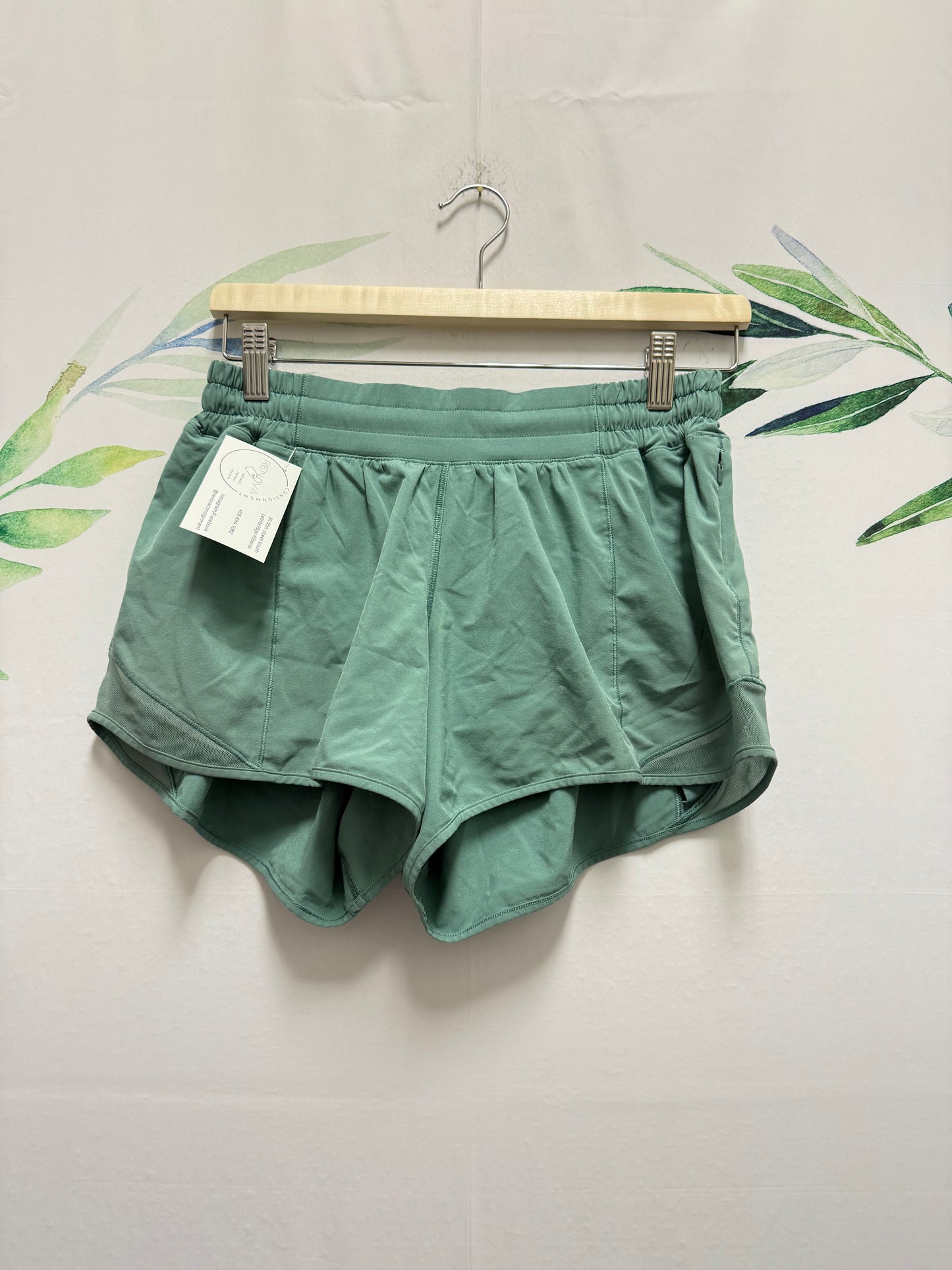 Lululemon Hotty Hot LR Short 4” (8)