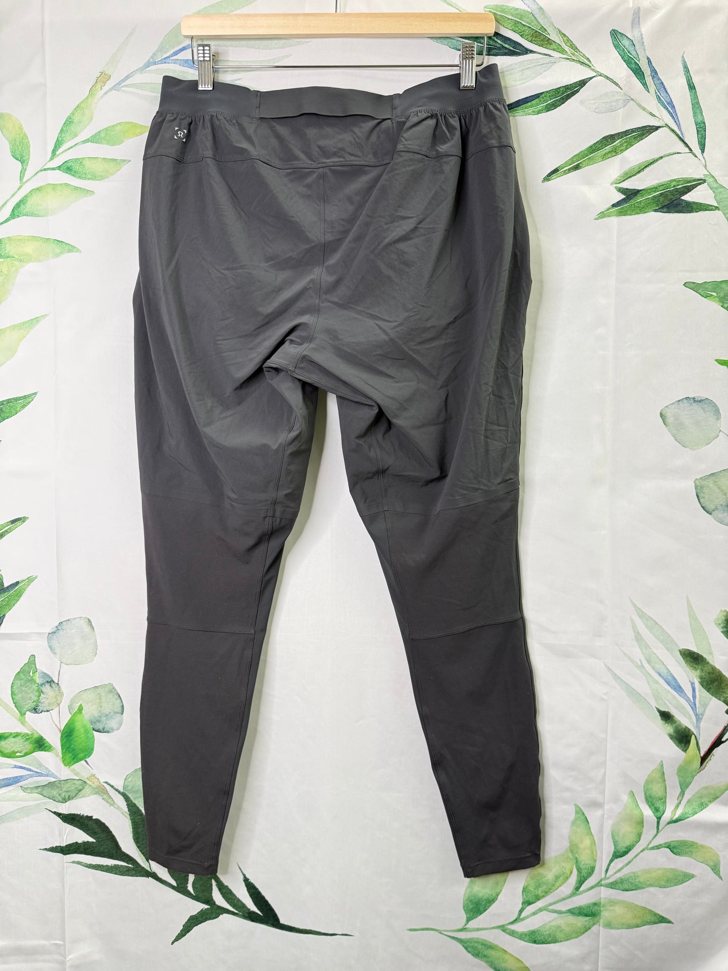Lululemon Break Away Pant 28” (L)