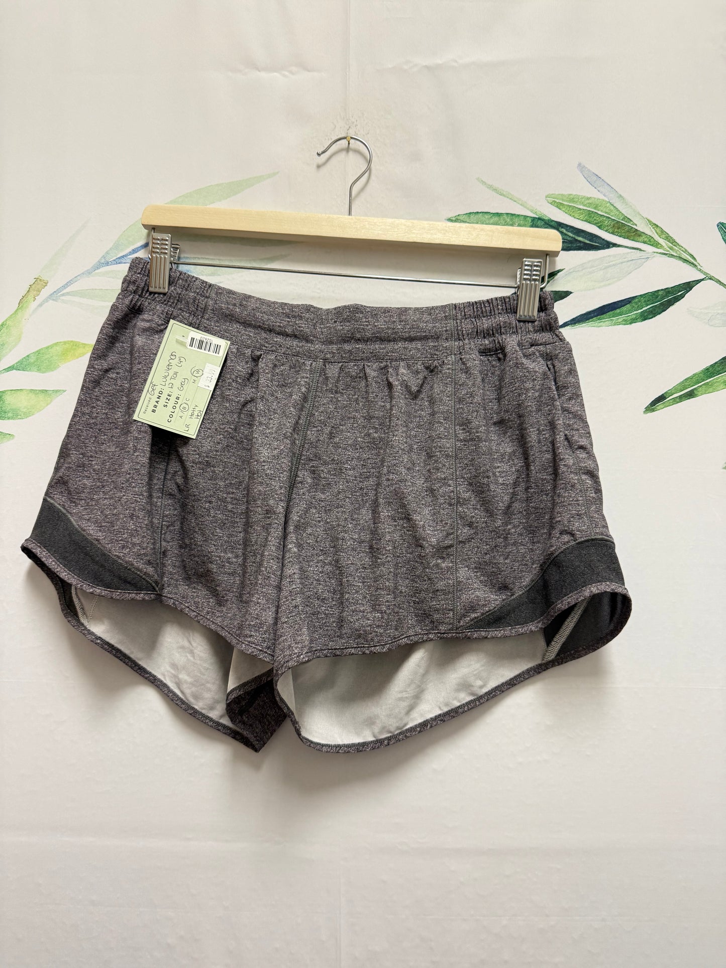 Lululemon Hotty Hot LR Short 4” (12)