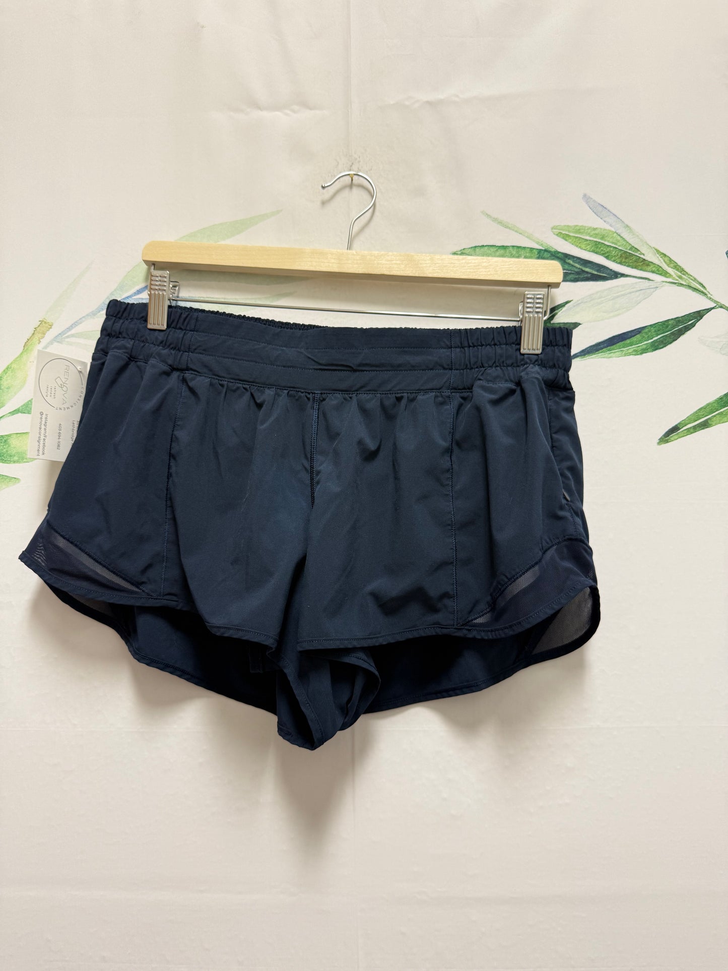 Lululemon Hotty Hot LR Short 2.5” (12)