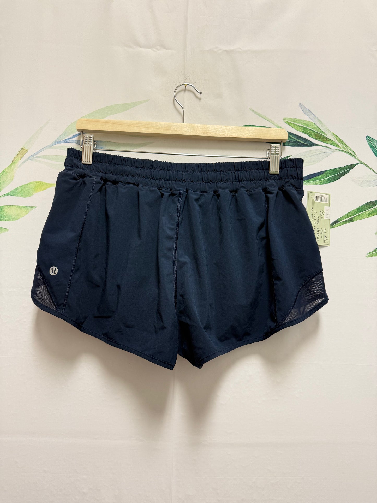 Lululemon Hotty Hot LR Short 2.5” (12)