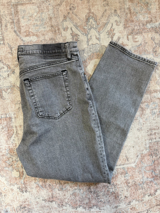 Abercrombie Ankle Straight Ultra HR Jeans (32x30)