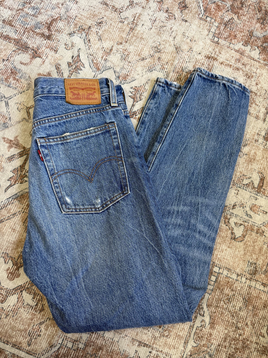 Levi 501 Ripped Jeans (25x28)