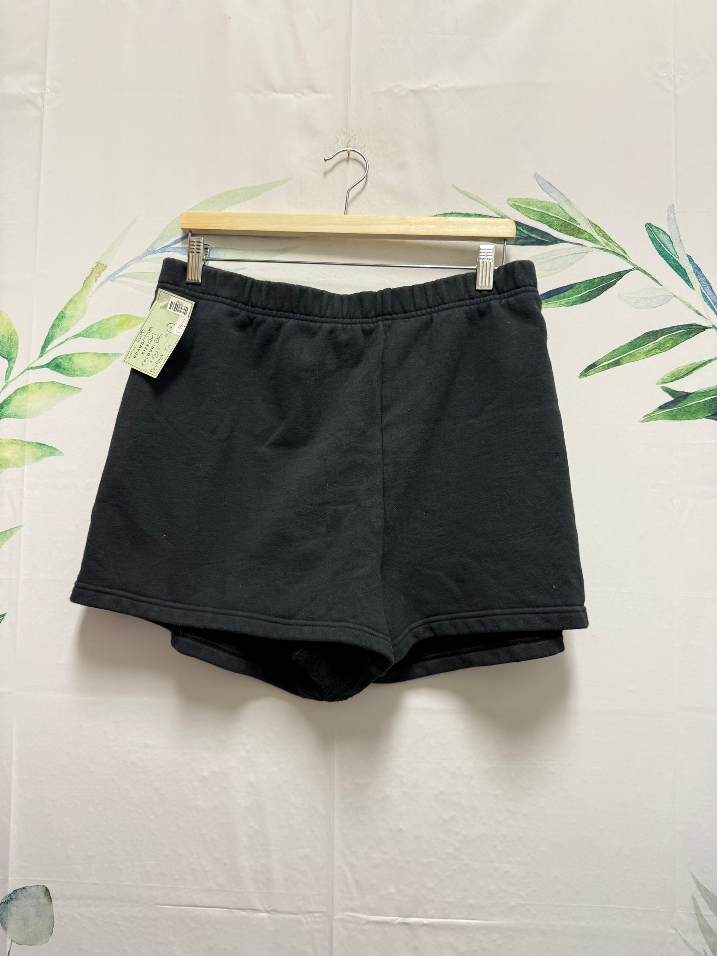 Aritzia TNA Sweatfleece Perfect HR Short (2XL)