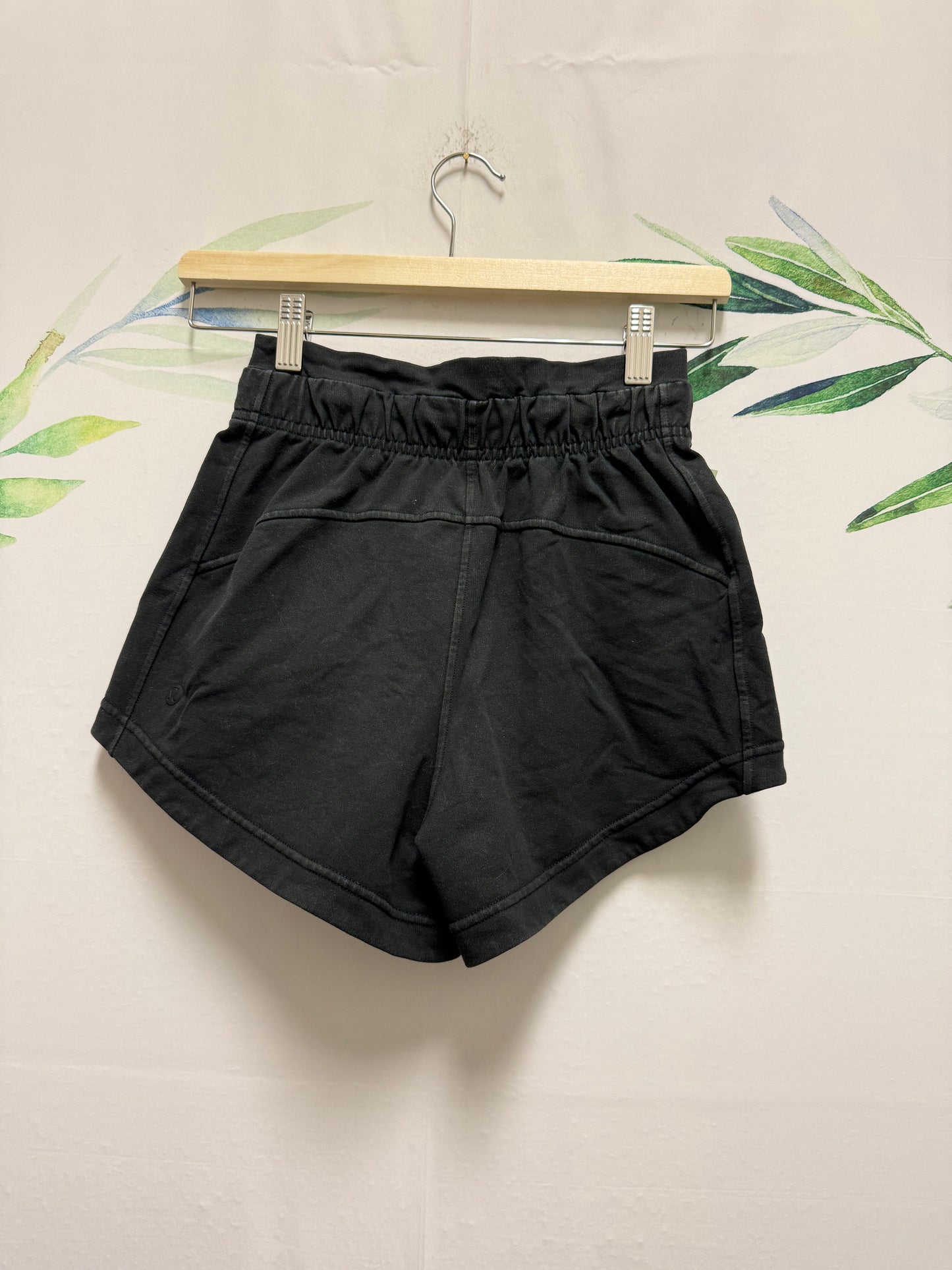 Lululemon Inner Glow HR Short 3” (2)